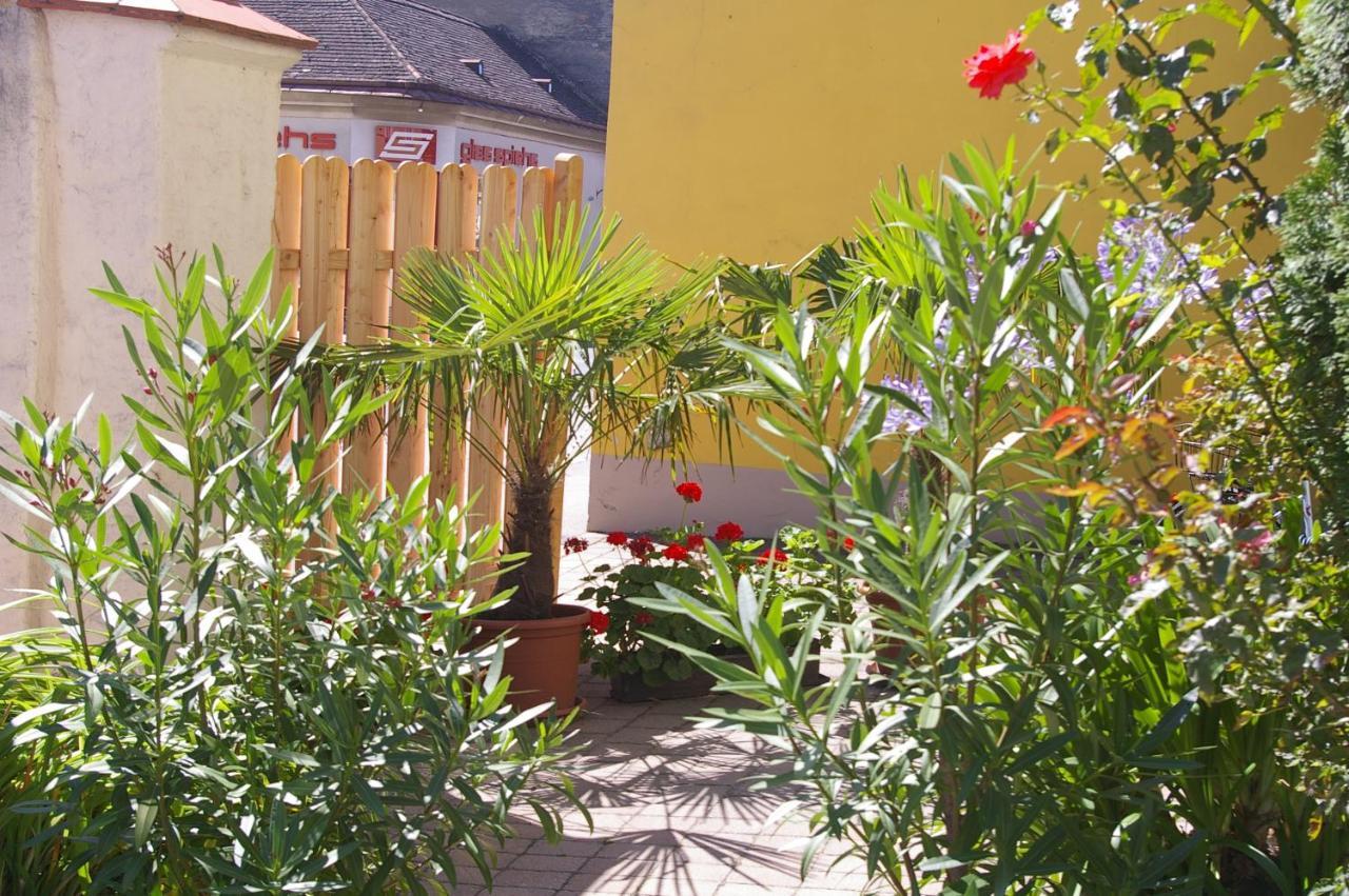 Ferienwohnung Zum Kapuziner Poysdorf Exterior foto