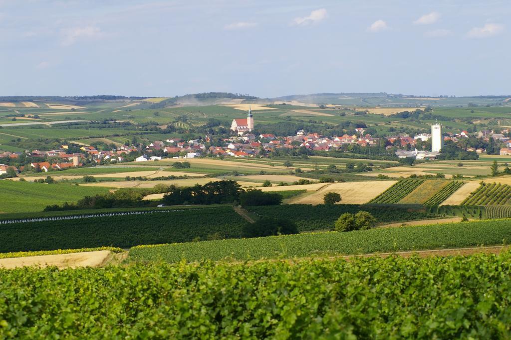 Ferienwohnung Zum Kapuziner Poysdorf Exterior foto