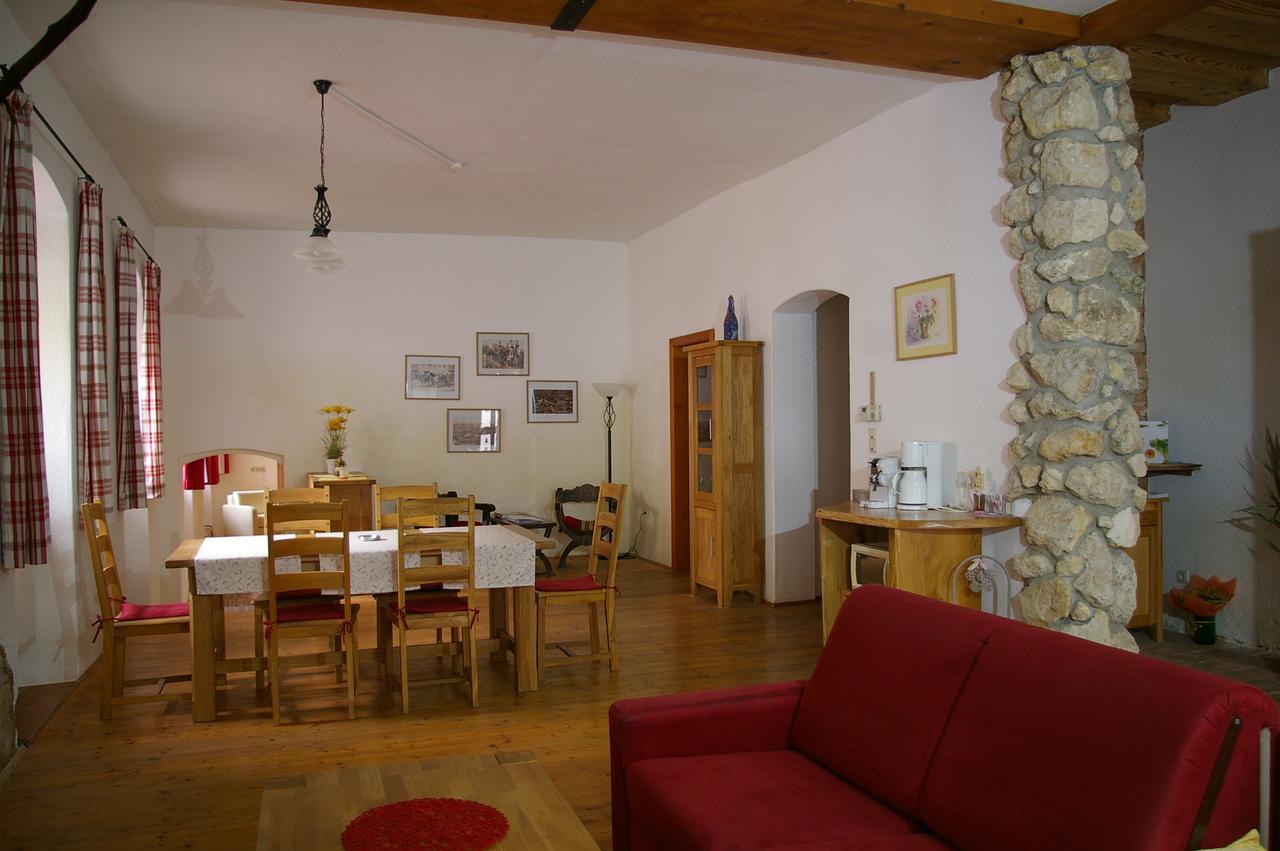 Ferienwohnung Zum Kapuziner Poysdorf Exterior foto